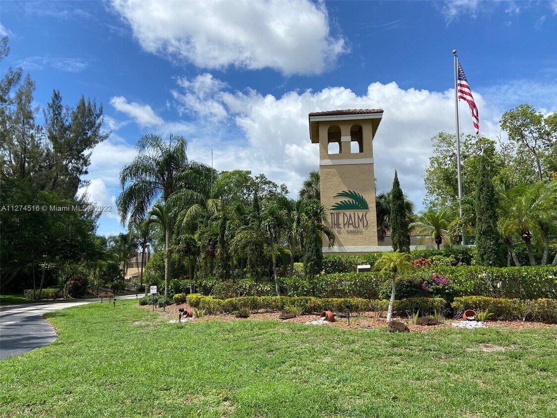 450 Palm Cir W Unit 202, Pembroke Pines, FL 33025 Condo for Rent in