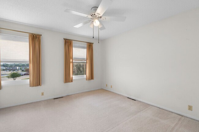 Foto del edificio - 2bd 1.5 ba spacious condo for rent!