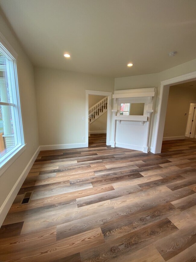 Building Photo - Recently Updated and Remodeled House in th...
