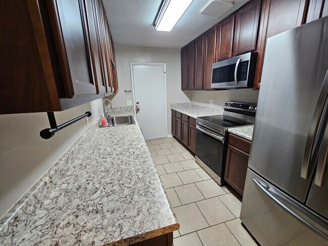 Foto del edificio - 75 S Madison Dr