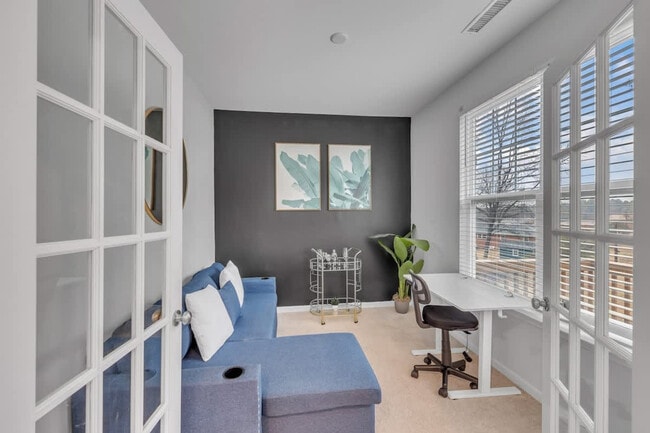 Building Photo - 2800 Saltaire Ave