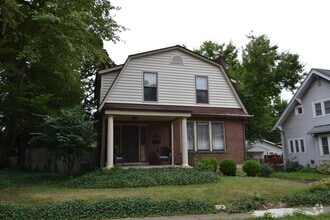 Building Photo - 215 E Longview Ave