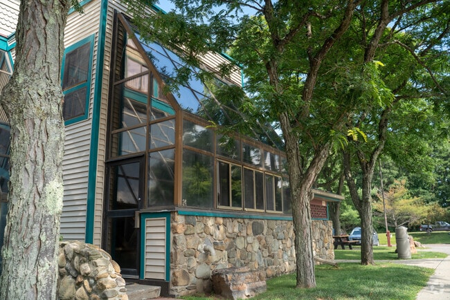 Building Photo - 10 Kellogg Rd