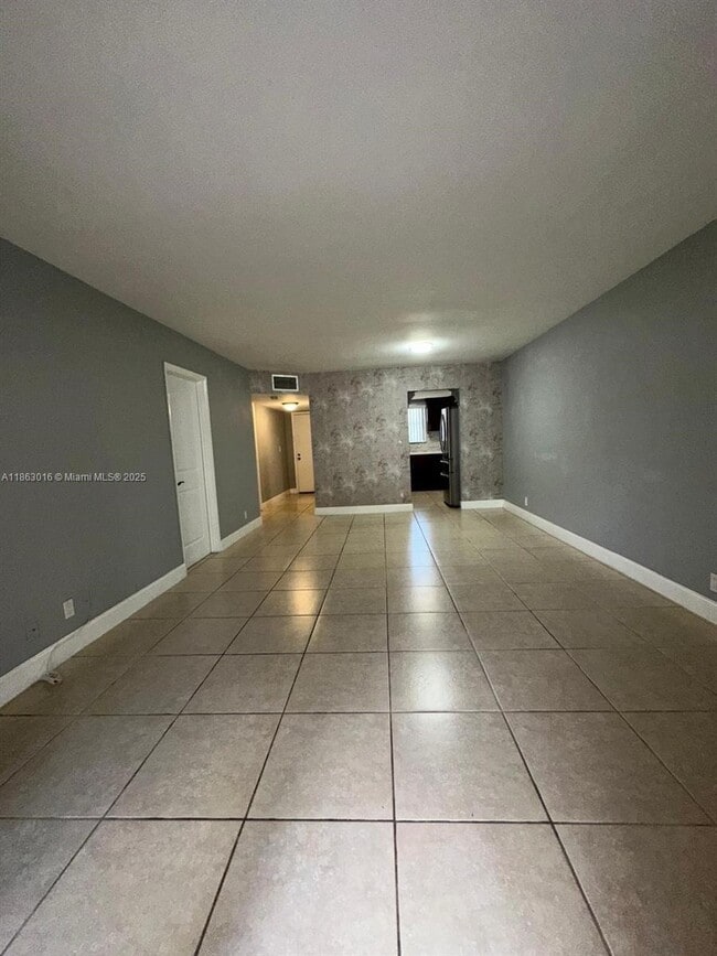 Building Photo - 13707 Kendale Lakes Cir