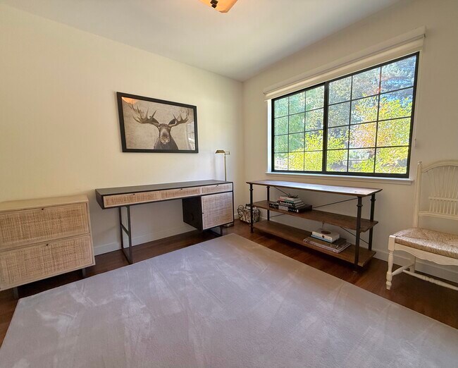 Foto del edificio - 6484 Heather St