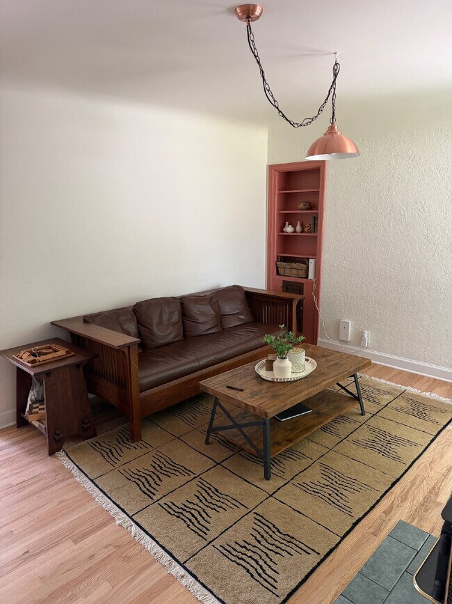 Building Photo - Freshly Updated 3BR/1BA Main-Level Home in Lakewood - Refinished Hardwoods, Updated Kitchen, Fenc...