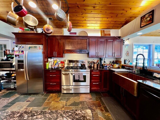 Building Photo - Love Where You Live in Lake Shores!