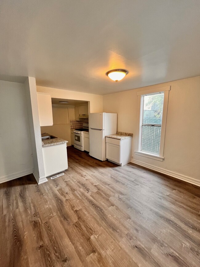 second angle of Kitchen - 1258 Shortridge Ave