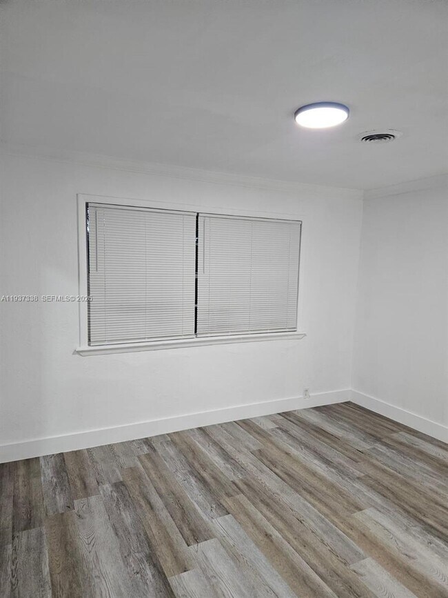 Foto del edificio - 1033 N Andrews Ave