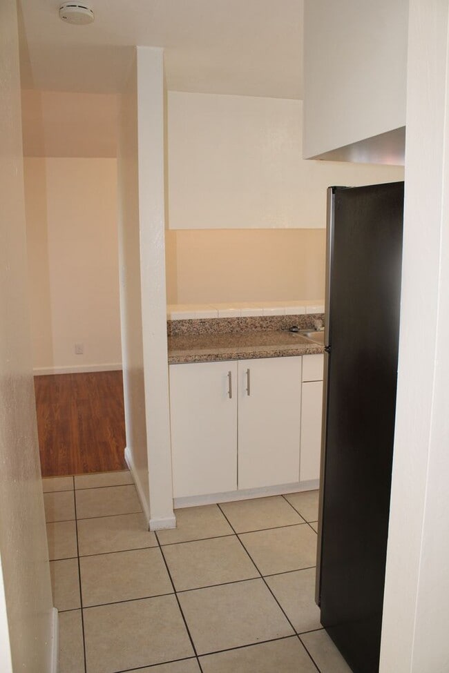 Building Photo - Bright 2 Bedroom, 2 Bathroom Condo, W/ Gar...