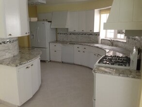 Building Photo - 766 E Home Ave