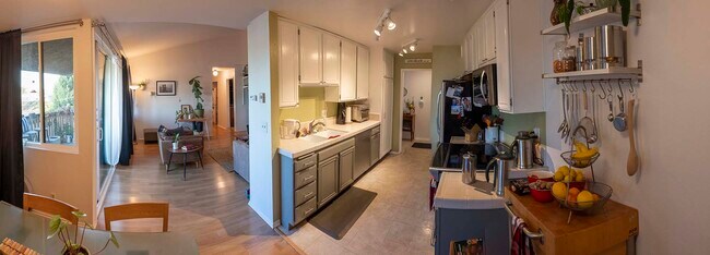 Kitchen 2 - 4170 Elm Ave