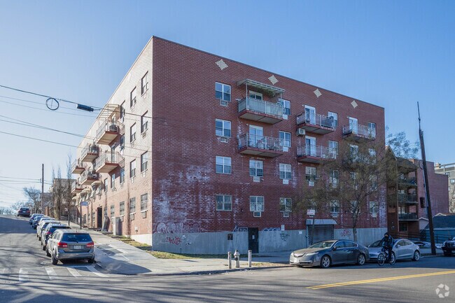 Building Photo - 112-45 39th Ave