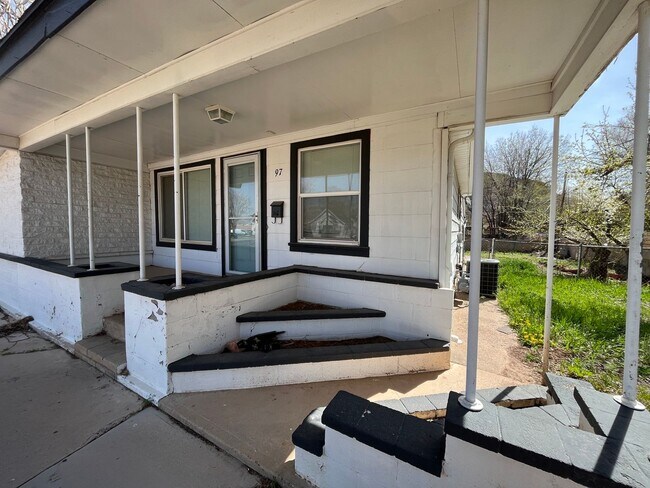 Building Photo - Furnished Home Near SUU!!!