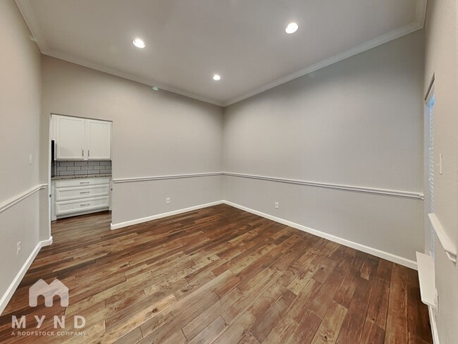 Building Photo - 2214 Frio Dr