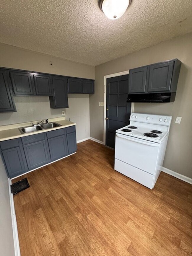 Foto del edificio - 3531 Bowser Ave