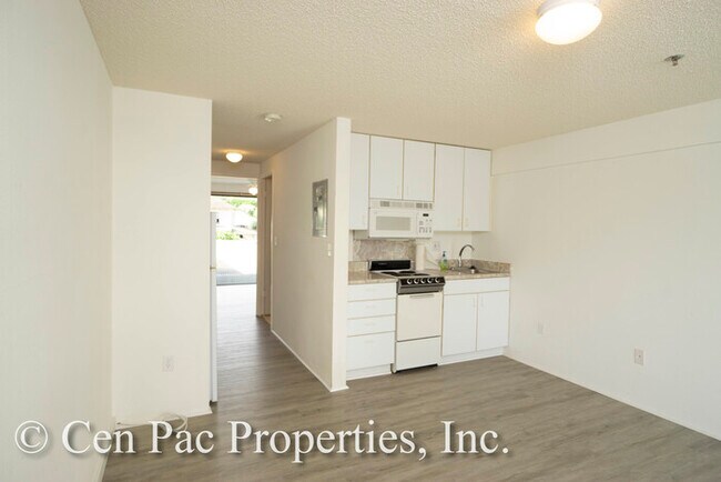 Building Photo - 2860 Waialae Ave