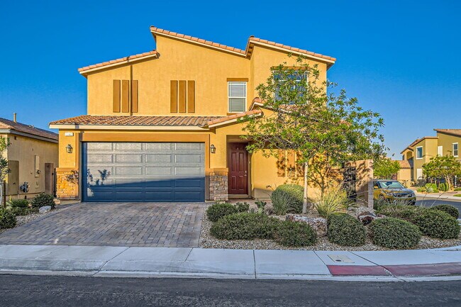 Foto del edificio - GATED 2-STORY HOME!