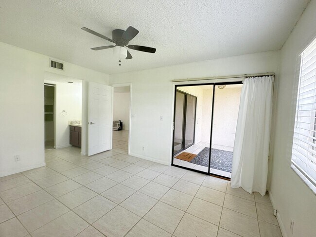 Foto del edificio - 3000 Norwood Pl