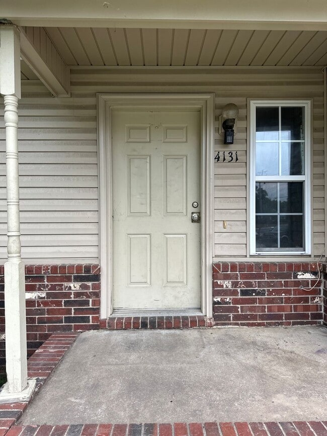 Building Photo - Kinkead Duplex