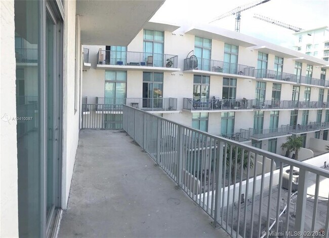 Foto del edificio - 2100 Van Buren St