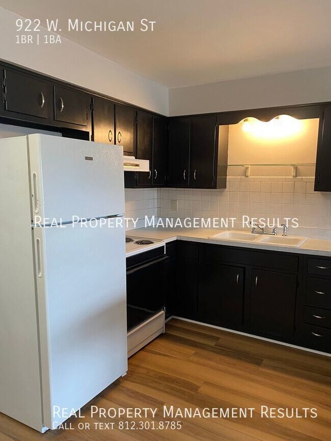 Building Photo - 1 Bedroom, 1 Bath Apartment