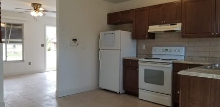 Building Photo - 8505 San Pablo Ave