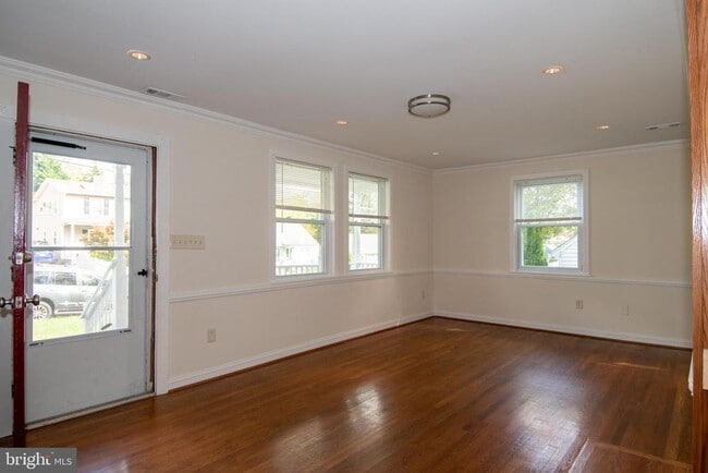 Building Photo - 6733 Gouthier Rd