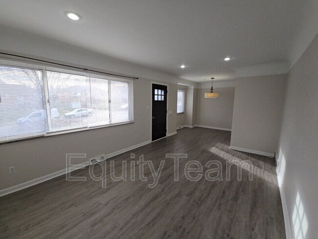 Foto del edificio - 5462 Joey Terrace