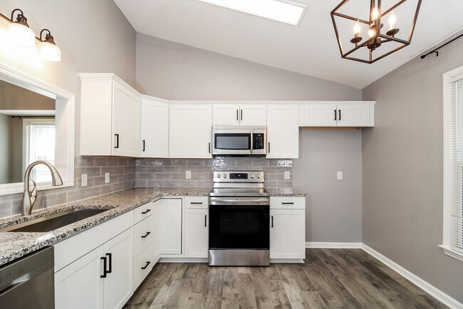 Building Photo - Charming 3 bed 2 bath home