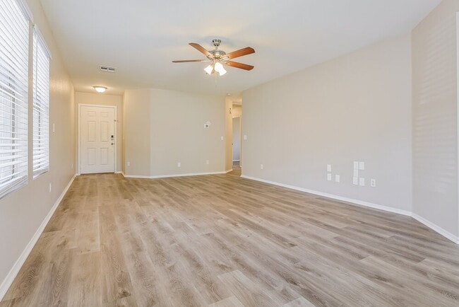 Building Photo - 2300 E Gleneagle Dr