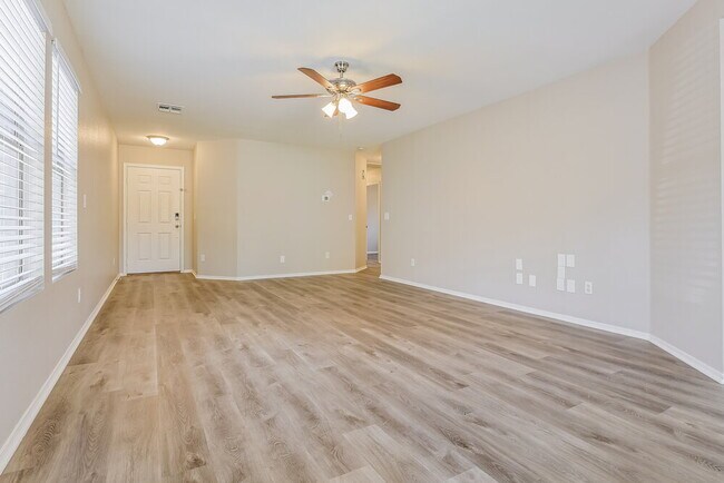 Foto del edificio - 2300 E Gleneagle Dr