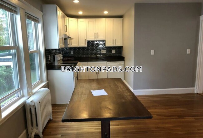 Building Photo - 25 Gerald Rd