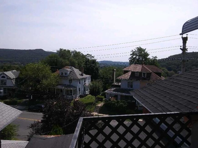 Building Photo - 217 Friedensburg Rd