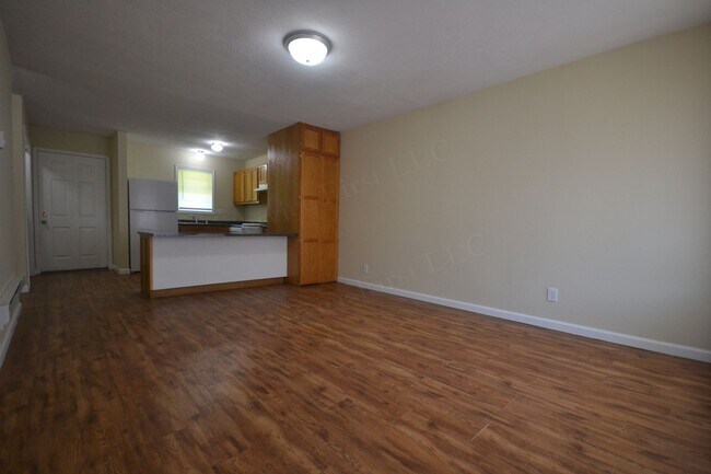 Building Photo - 2 Bed 1 Bath Apartment Bolivar Mo in unit Laundry!!
