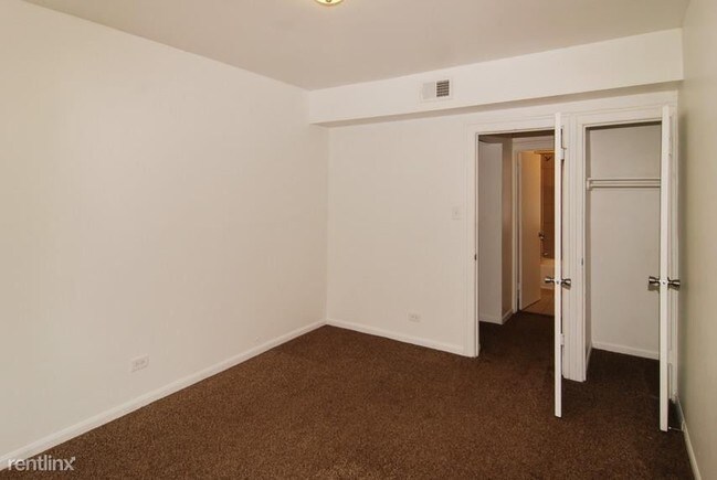 Building Photo - 1123 N Lawler Ave