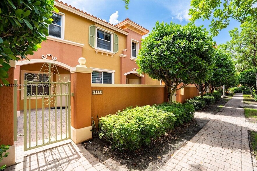 Foto principal - 724 SW 106th Ave