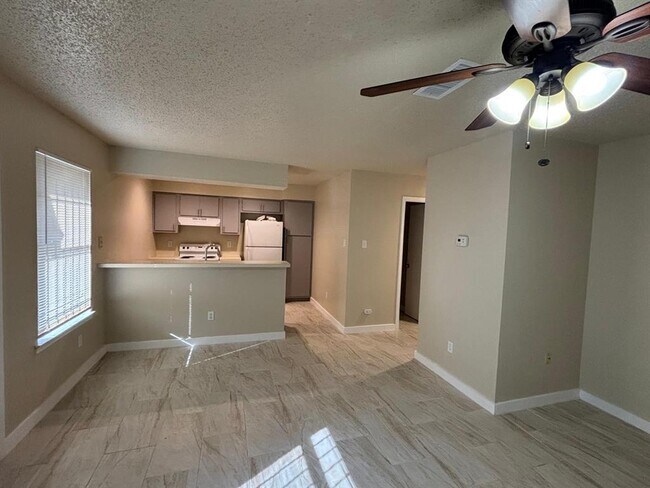 Foto del edificio - 4609 E 12th St