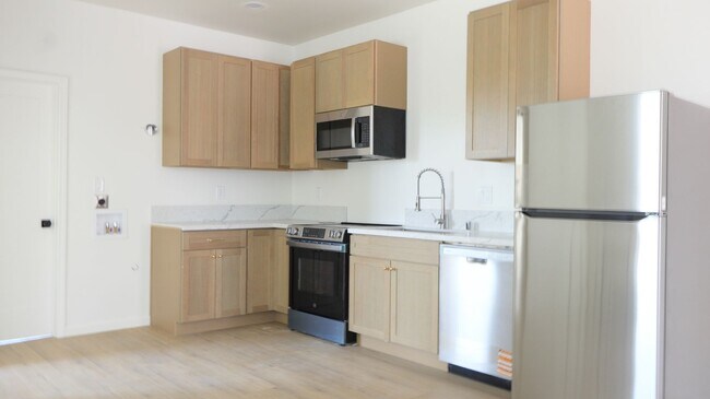 Foto del edificio - 3 bedrooms 2 baths Duplex- ADU style.