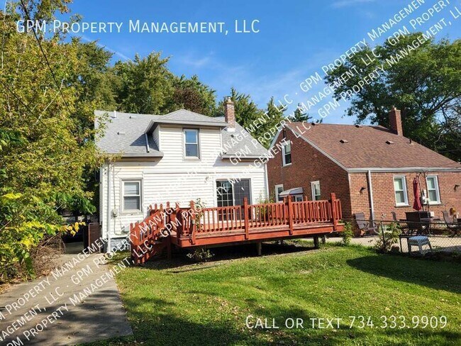 Building Photo - Perfectly Located Allen Park Home