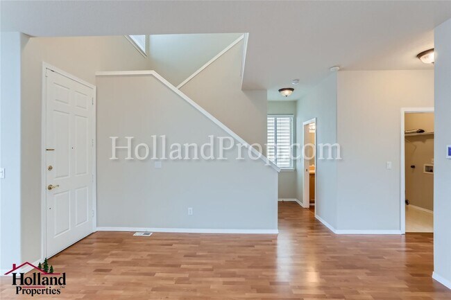 Foto del edificio - Beautiful Single-Family Home with 2-Car Ga...
