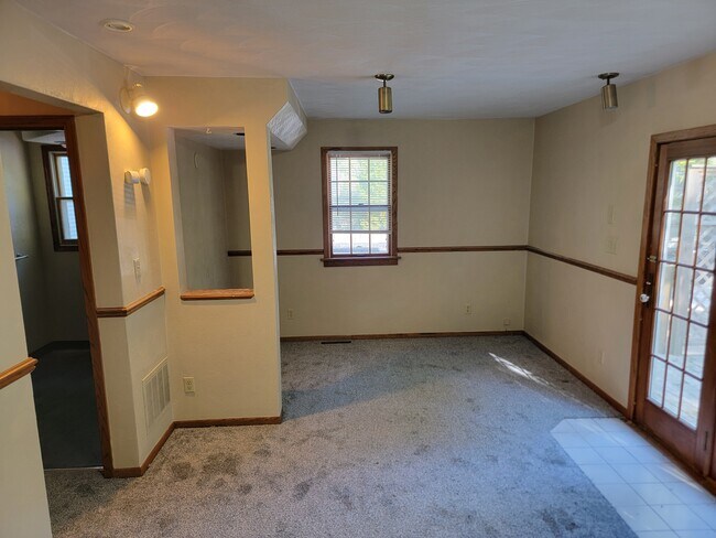 Building Photo - 37 N Bailey Ave