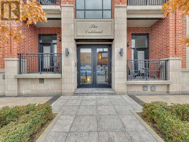 Building Photo - 458 Oakwood Ave