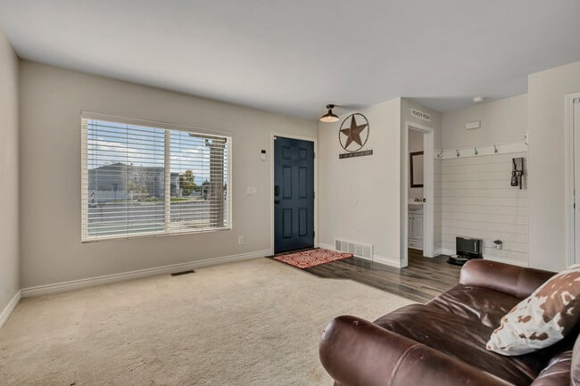 Foto del edificio - 6790 Greenfield Ln