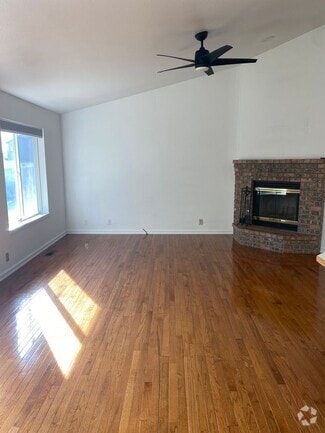 Building Photo - 4201 Cove W Dr