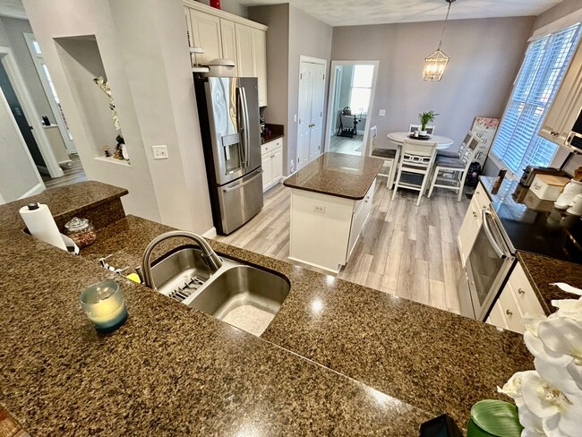 Building Photo - 576 Hunts Pointe Dr