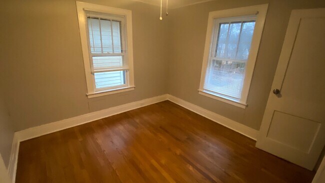 Foto del edificio - 129 Wiman Ave