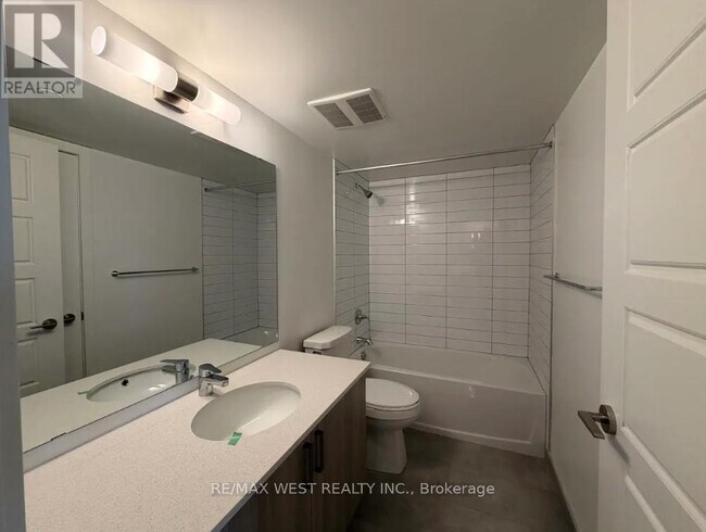 Photo du bâtiment - 1010 Sandy Beach Rd