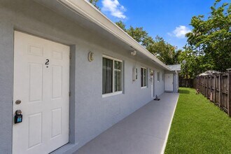 Building Photo - 709 SW 13th Ave