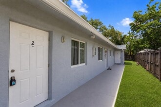 Building Photo - 709 SW 13th Ave